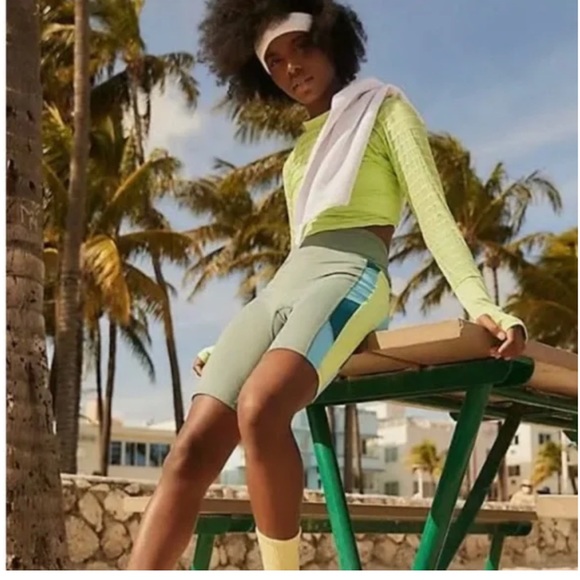 Free People- FP Movement Biker Shorts Size XS Color Block Green and Blue - Picture 1 of 4